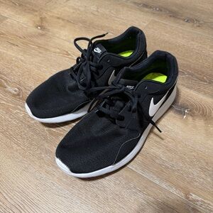 Nike Men’s Black Mesh Sneakers with White Swoosh